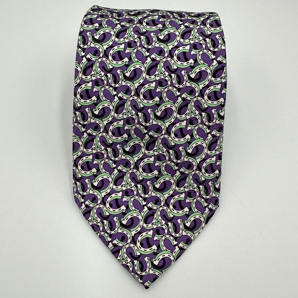 Vineyard Vines Kentucky Derby Silk Tie Purple Horseshoe Print USA 3.5in - Picture 2 of 7